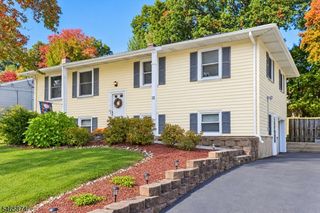 12 Mirror Pl, Jefferson Twp., NJ 07438