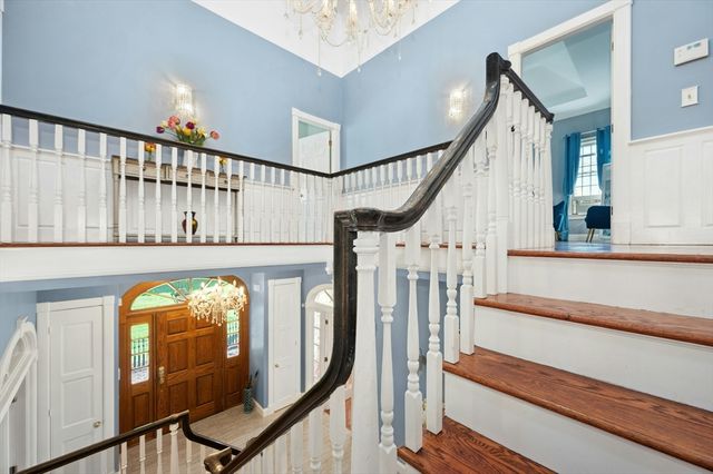 667 Grove St, Worcester, MA 01605