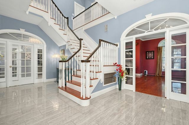 667 Grove St, Worcester, MA 01605