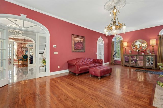 667 Grove St, Worcester, MA 01605