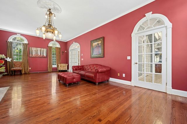 667 Grove St, Worcester, MA 01605