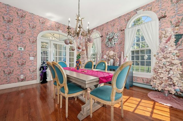 667 Grove St, Worcester, MA 01605