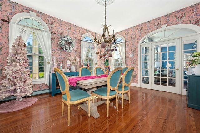 667 Grove St, Worcester, MA 01605