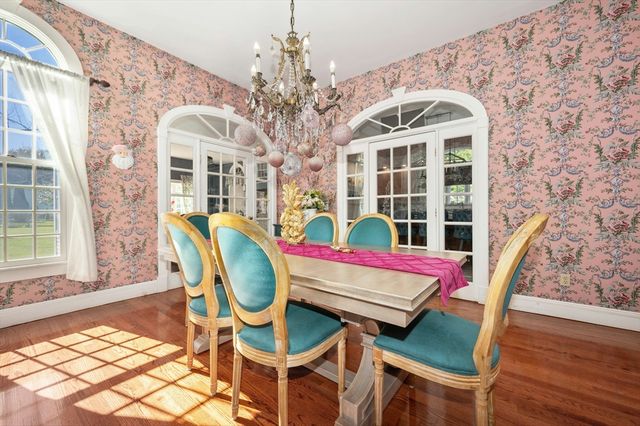 667 Grove St, Worcester, MA 01605