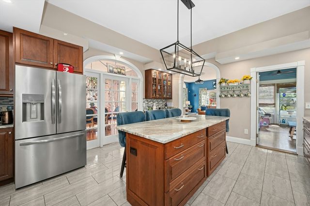 667 Grove St, Worcester, MA 01605