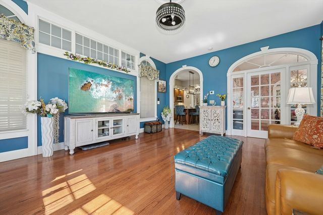 667 Grove St, Worcester, MA 01605