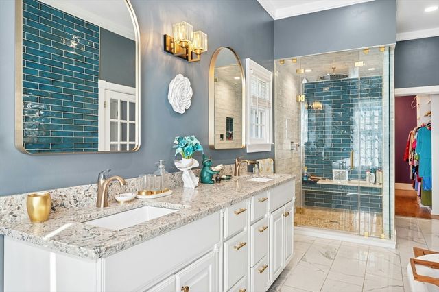 667 Grove St, Worcester, MA 01605