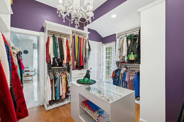 667 Grove St, Worcester, MA 01605