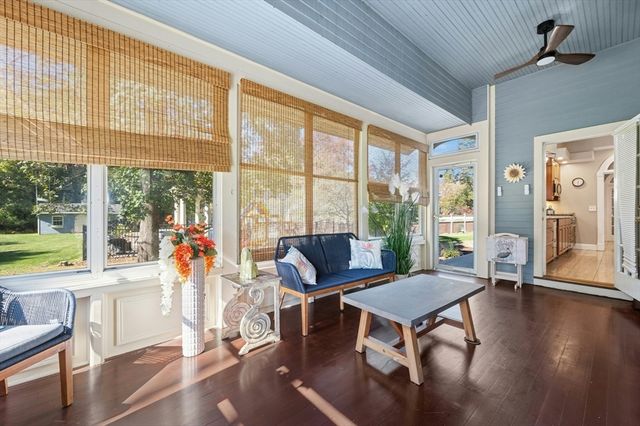 667 Grove St, Worcester, MA 01605