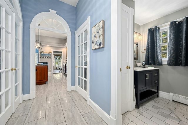 667 Grove St, Worcester, MA 01605