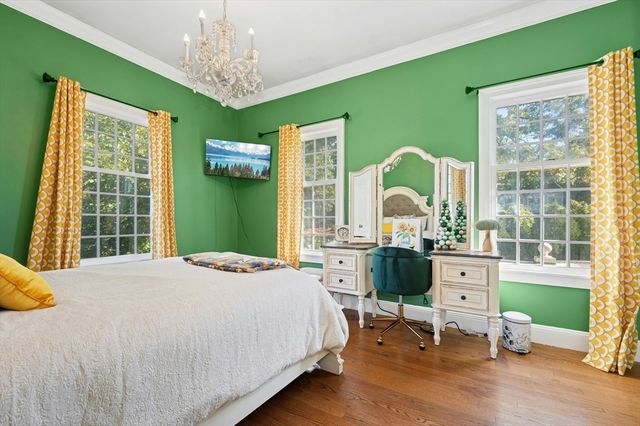 667 Grove St, Worcester, MA 01605