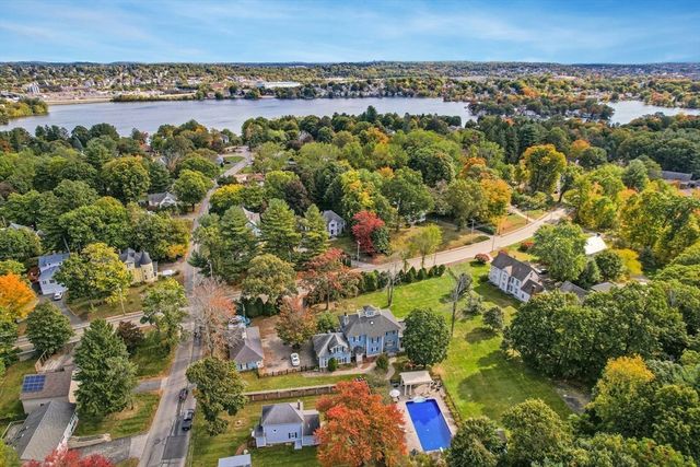 667 Grove St, Worcester, MA 01605