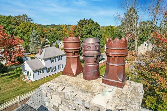 667 Grove St, Worcester, MA 01605