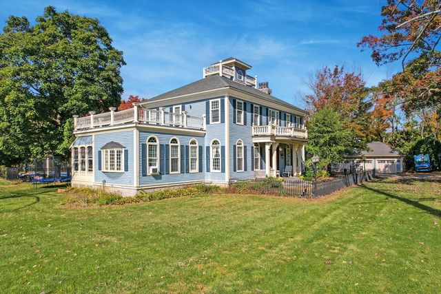 667 Grove St, Worcester, MA 01605