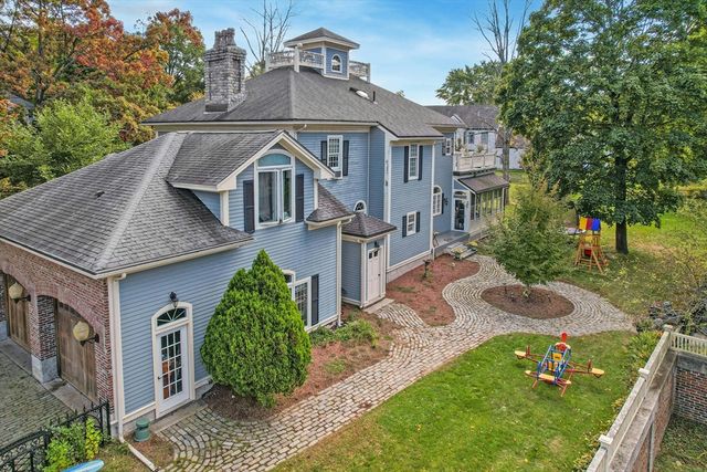 667 Grove St, Worcester, MA 01605