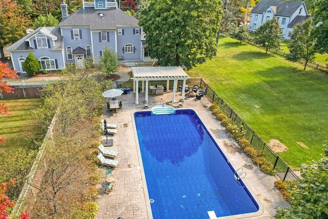 667 Grove St, Worcester, MA 01605