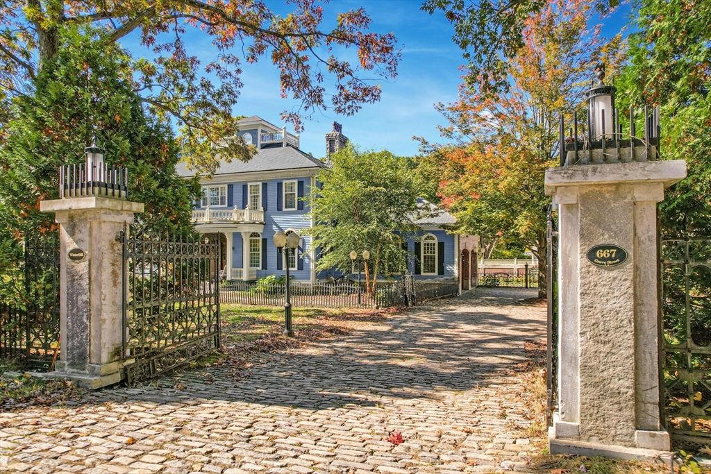 667 Grove St, Worcester, MA 01605