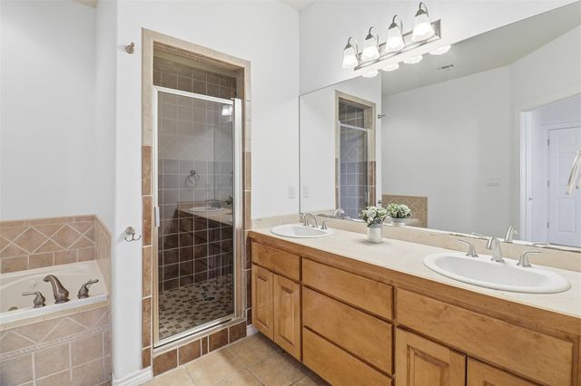 127 Turkey RUN, Meadowlakes, TX 78654