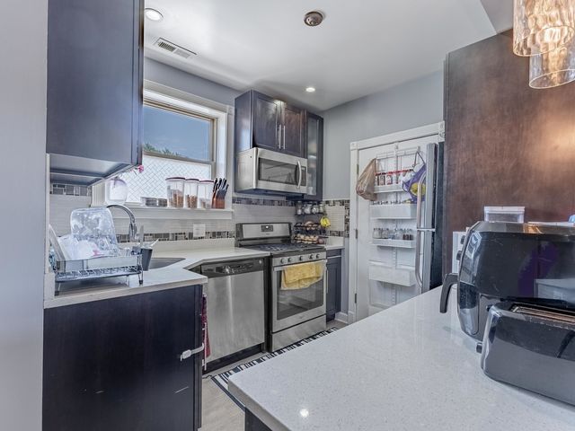 5717 N Kimball Avenue 2N, Chicago, IL 60659