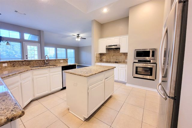 1604 Knoll Ridge Circle, Corinth, TX 76210