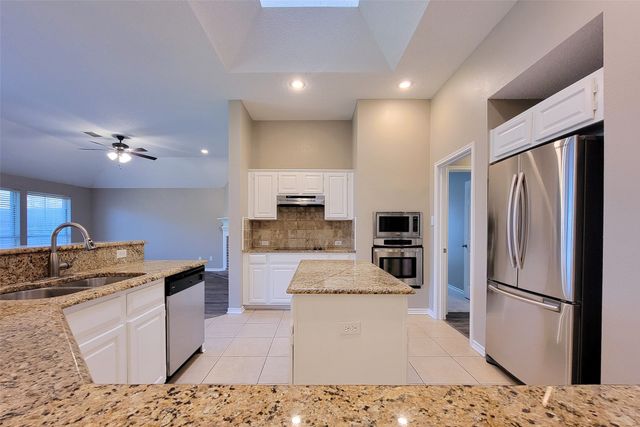 1604 Knoll Ridge Circle, Corinth, TX 76210