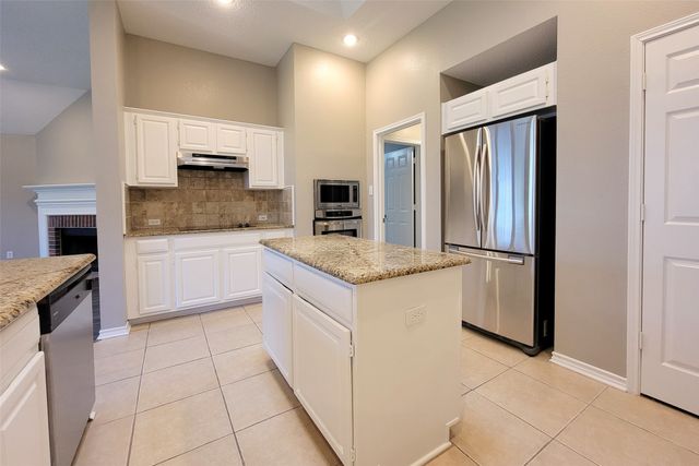 1604 Knoll Ridge Circle, Corinth, TX 76210