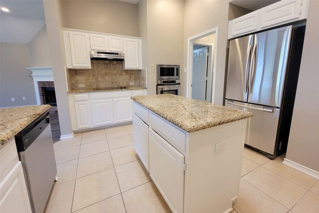 1604 Knoll Ridge Circle, Corinth, TX 76210