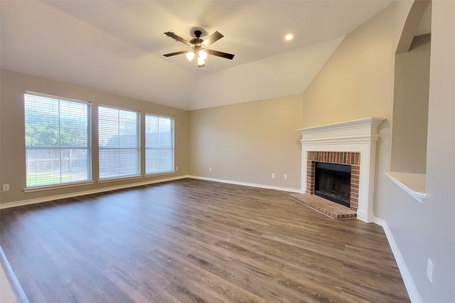 1604 Knoll Ridge Circle, Corinth, TX 76210