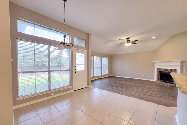 1604 Knoll Ridge Circle, Corinth, TX 76210