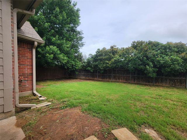 1604 Knoll Ridge Circle, Corinth, TX 76210