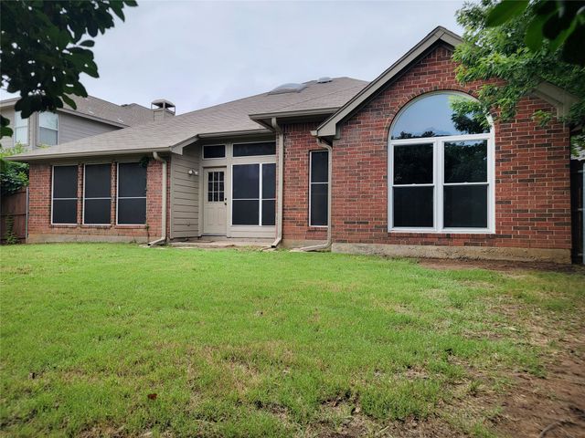 1604 Knoll Ridge Circle, Corinth, TX 76210