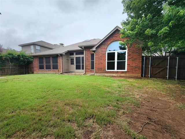 1604 Knoll Ridge Circle, Corinth, TX 76210