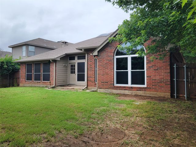 1604 Knoll Ridge Circle, Corinth, TX 76210