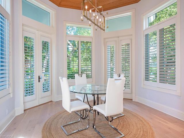 180 7th AVE S, Naples, FL 34102