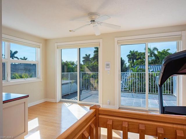 180 7th AVE S, Naples, FL 34102