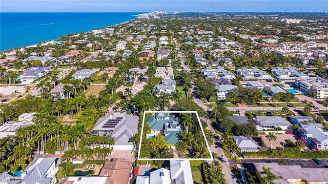 180 7th AVE S, Naples, FL 34102