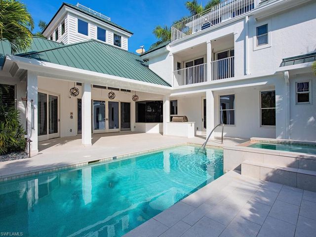 180 7th AVE S, Naples, FL 34102