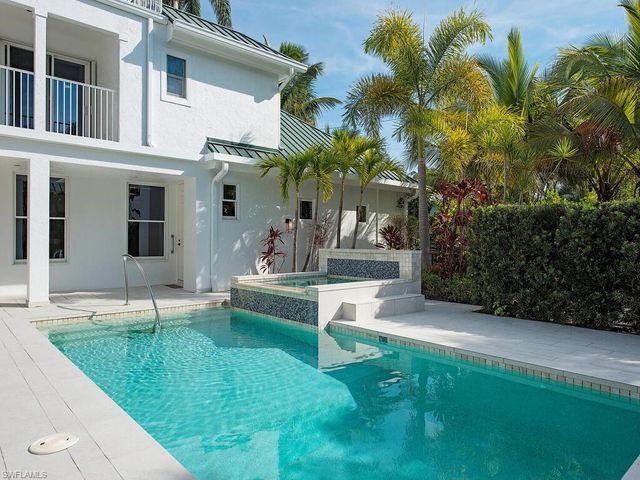 180 7th AVE S, Naples, FL 34102