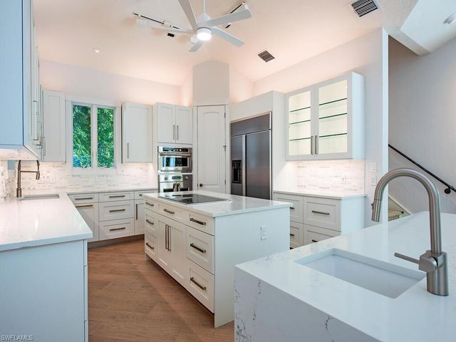 180 7th AVE S, Naples, FL 34102