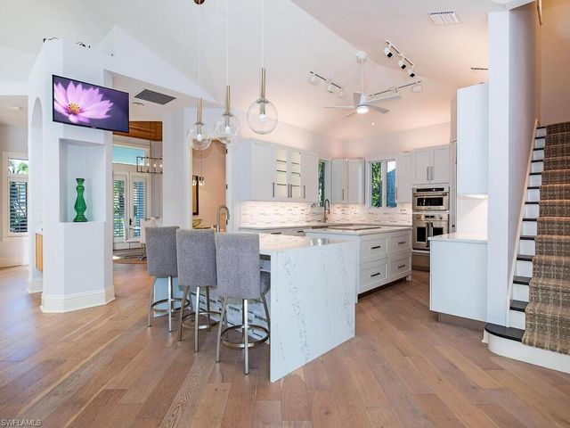 180 7th AVE S, Naples, FL 34102