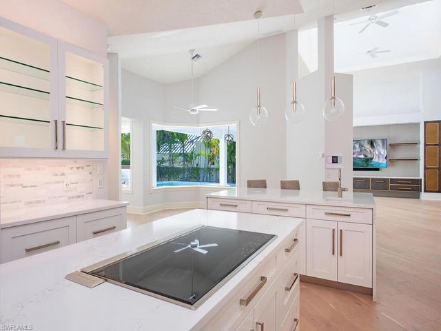 180 7th AVE S, Naples, FL 34102