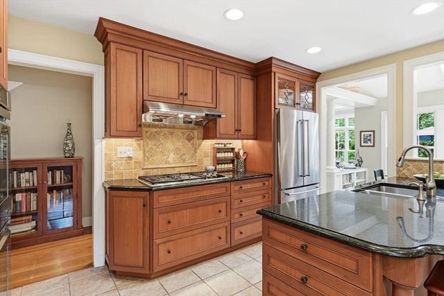 164 Farmington Road, Longmeadow, MA 01106