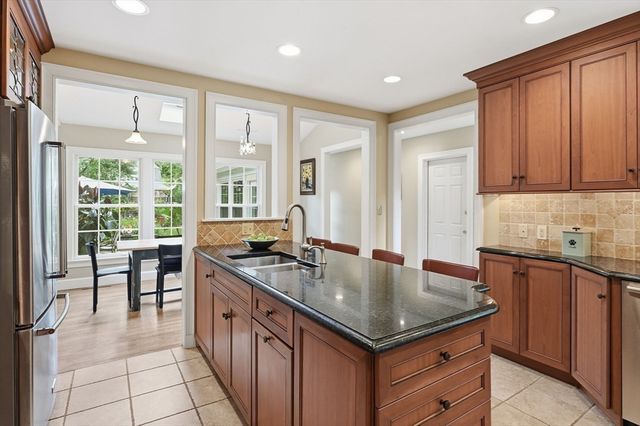 164 Farmington Road, Longmeadow, MA 01106
