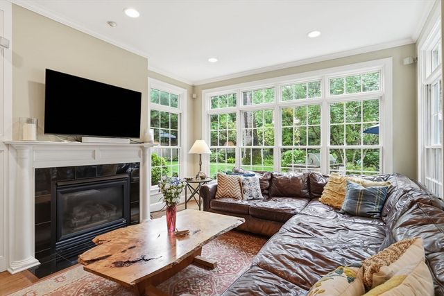 164 Farmington Road, Longmeadow, MA 01106