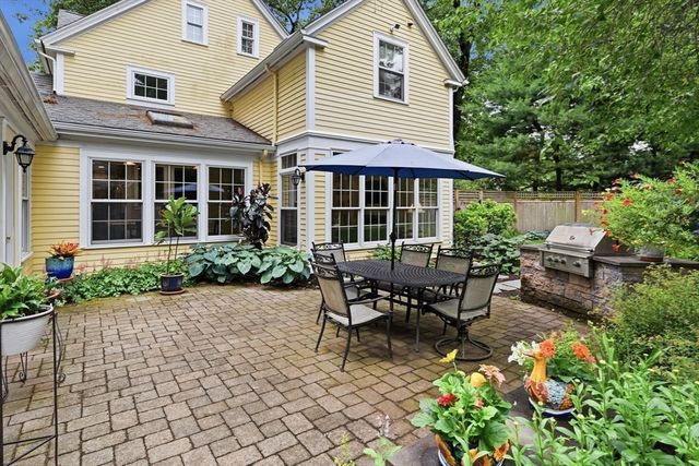 164 Farmington Road, Longmeadow, MA 01106