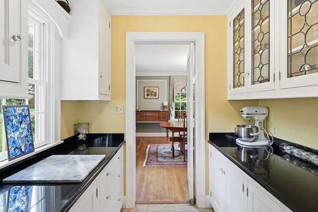 164 Farmington Road, Longmeadow, MA 01106