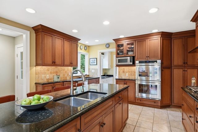 164 Farmington Road, Longmeadow, MA 01106