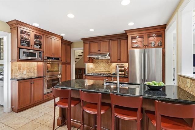 164 Farmington Road, Longmeadow, MA 01106