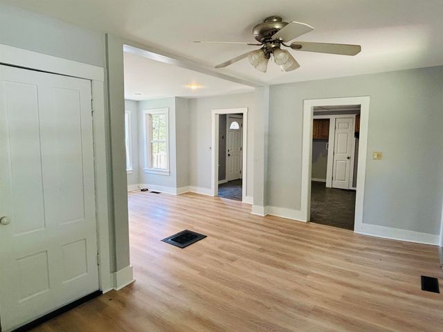65 Mechanic Street, Winchester, NH 03470