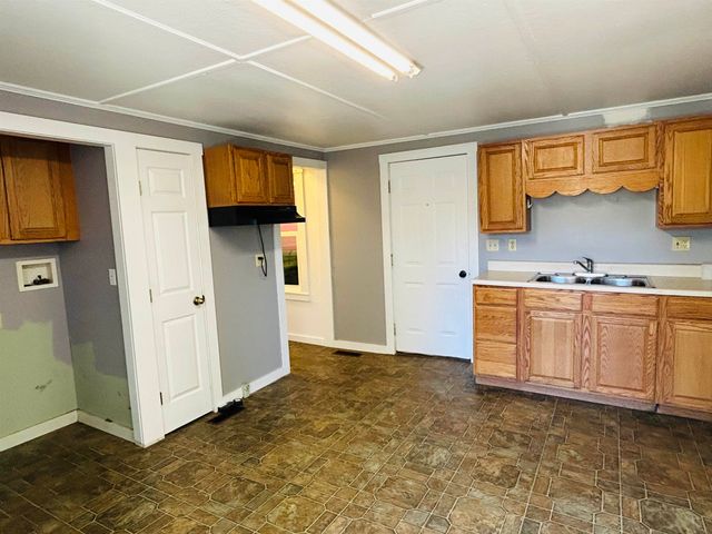 65 Mechanic Street, Winchester, NH 03470
